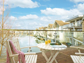 Lakeside property with spa on a nature reserve Bellewater HM32